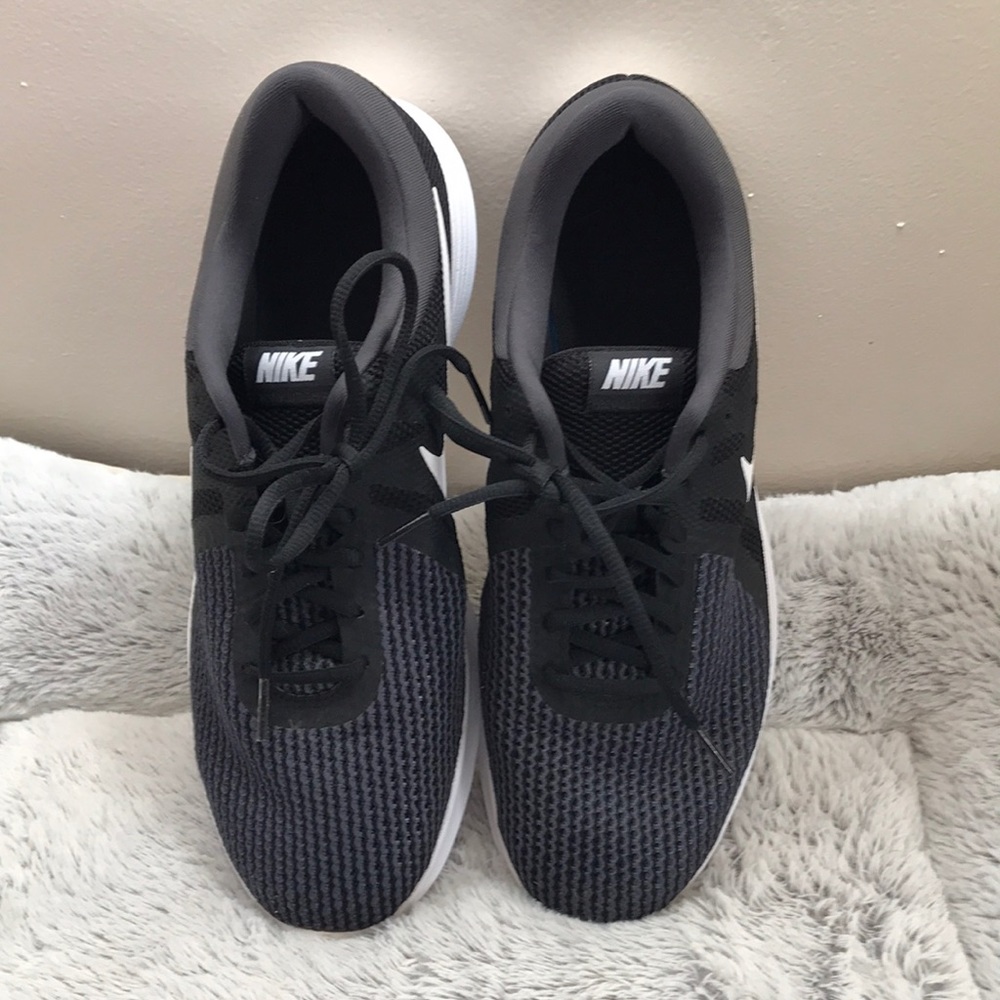 Women’s Nike Revolution 4 shoes